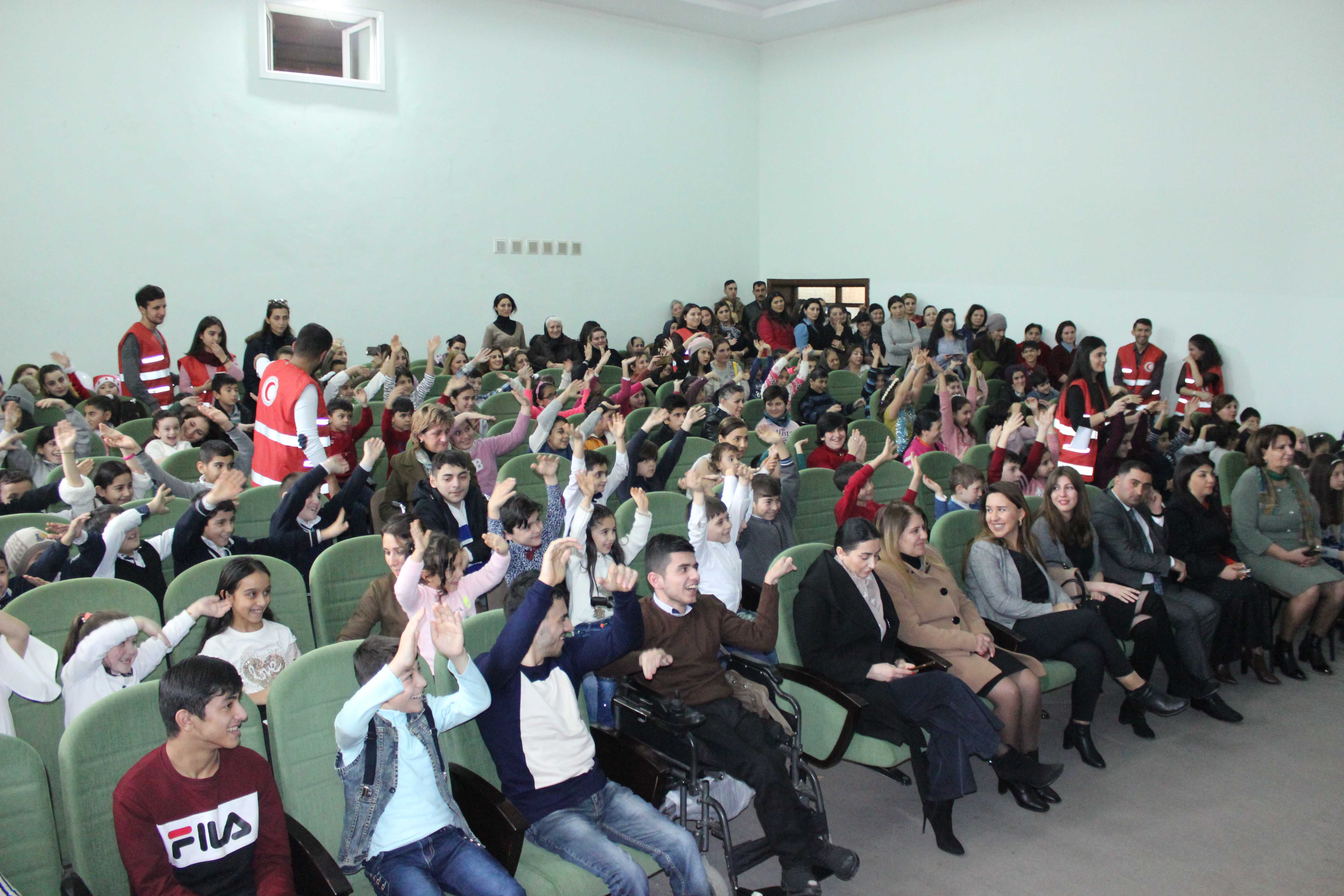 PAŞA Sığorta şirkəti Yeni il qabağı uşaqların sevincinə səbəb oldu.